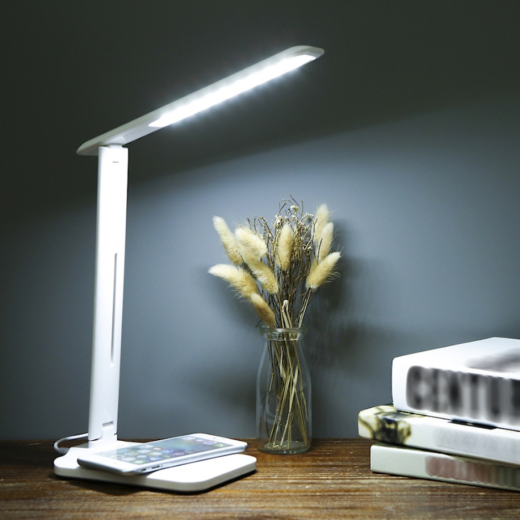 Lámpara Parlante 3 en 1 - Cargador Inalámbrico, Bluetooth y Luces